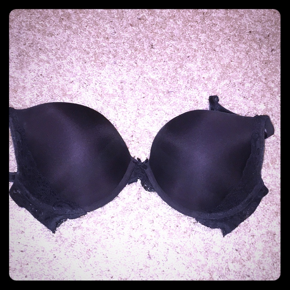 Black lace Victoria’s Secret bra